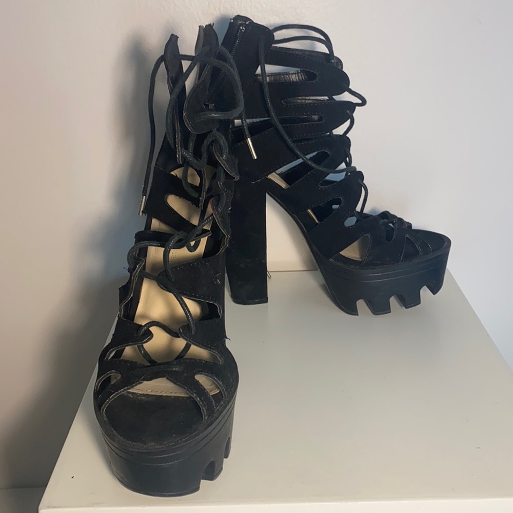 Black Lace up heals - Picture 5 of 6